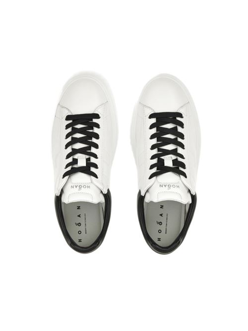 Sneakers da uomo in pelle H laterale di colore nero sullo sfondo bianco HOGAN | HXM6450FC60LE90001